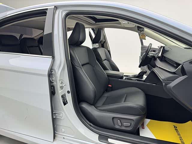 Toyota Camry 2024 immagine di auto #20