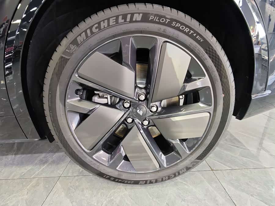 Li L9 2025 image de voiture #20