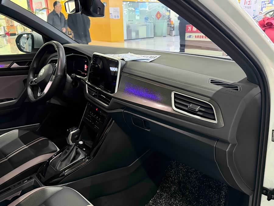 Volkswagen T-Roc 2024 car image #20