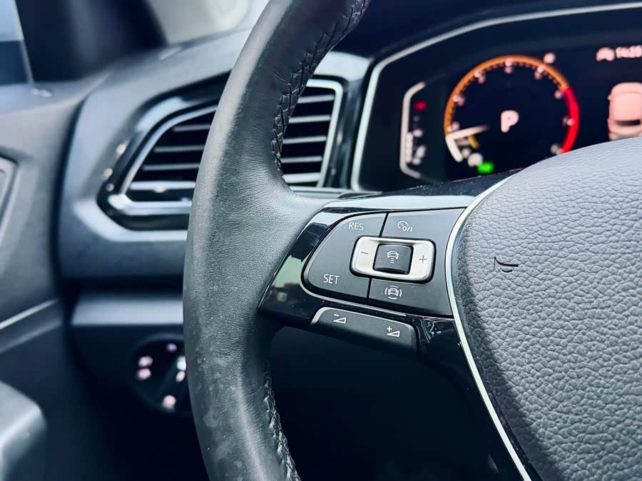 Volkswagen T-Roc 2021 car image #20