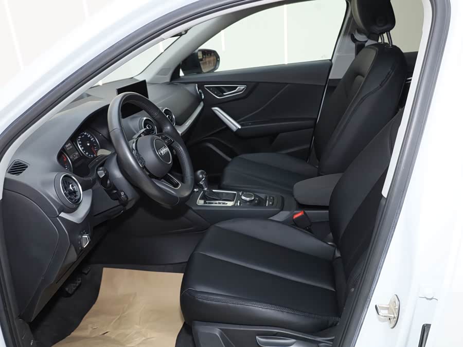 Audi Q2L 2021 car image #20