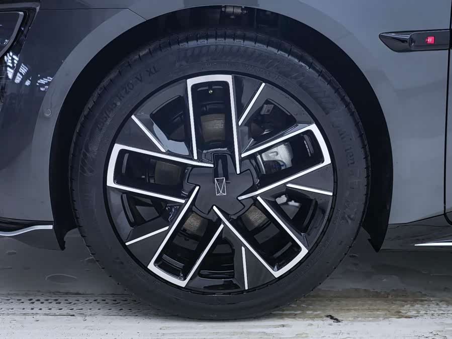 Avatr 06 2025 car image #20