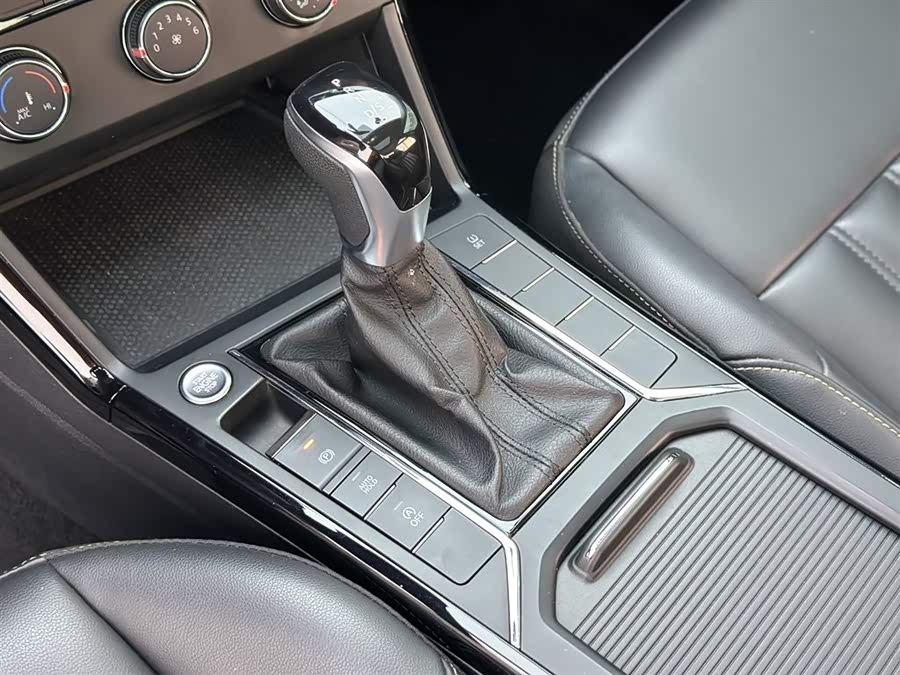 Volkswagen Passat 2020 изображение автомобиля #20