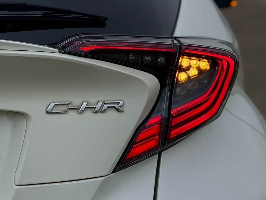 Toyota C-HR 2018 #20 Toyota C-HR 2018 car image #20