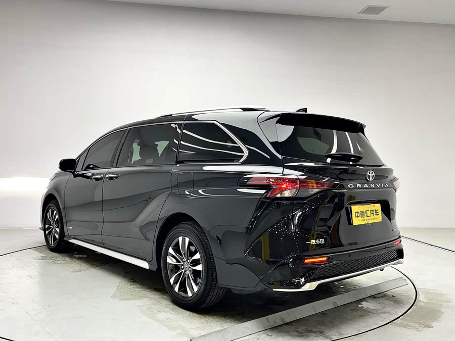 Toyota Granvia 2024 car image #20