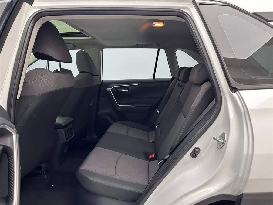 Toyota RAV4 2023 car image #20