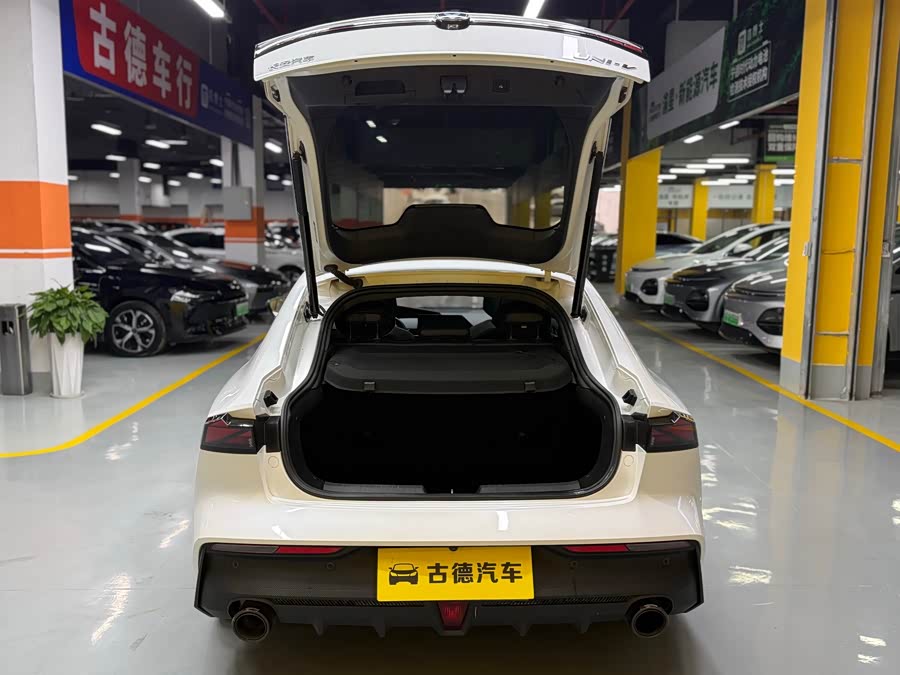 Changan UNI-V 2023 صورة سيارة #20