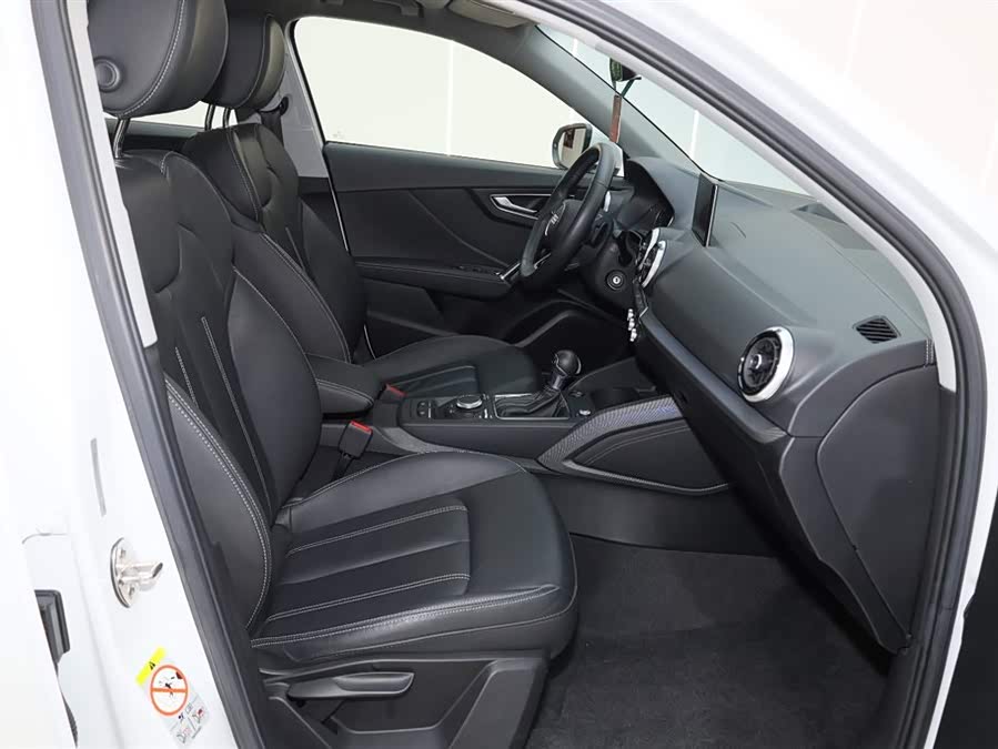 Audi Q2L 2023 car image #20