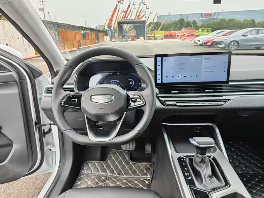 Emgrand 2021 car image #20
