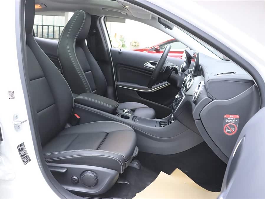 Mercedes-Benz GLA Class 2016 car image #20