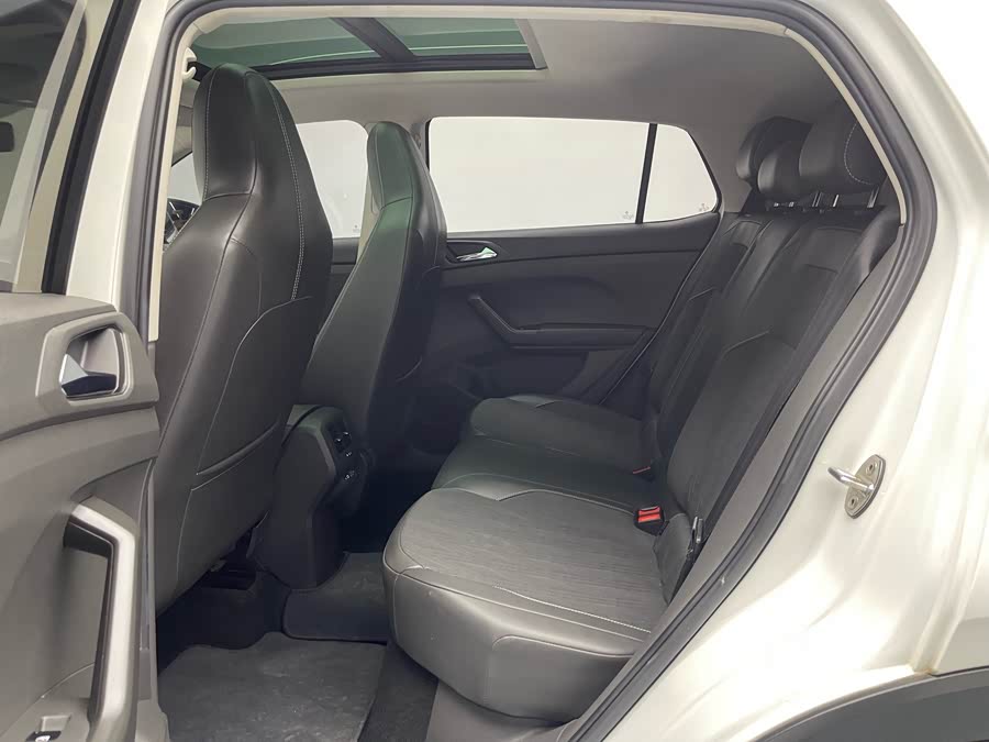 Volkswagen Passat 2023 car image #20