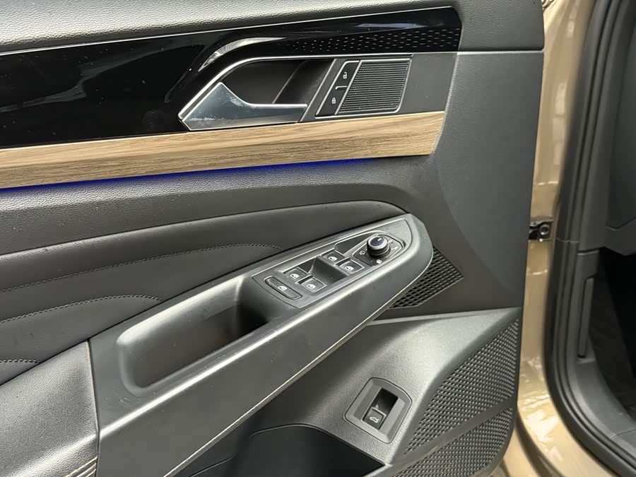 Volkswagen Passat 2018 car image #20
