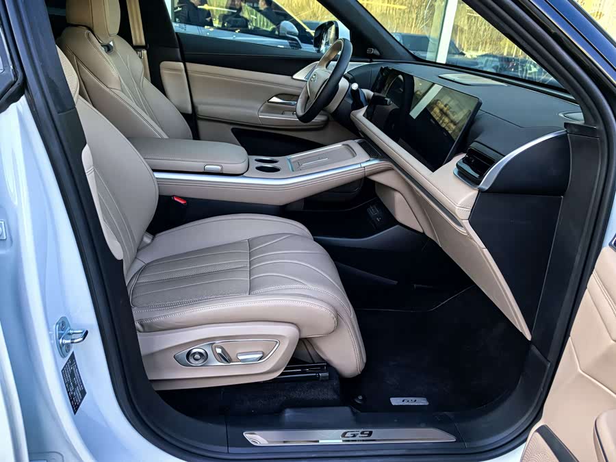 Xpeng G9 2025 صورة سيارة #20