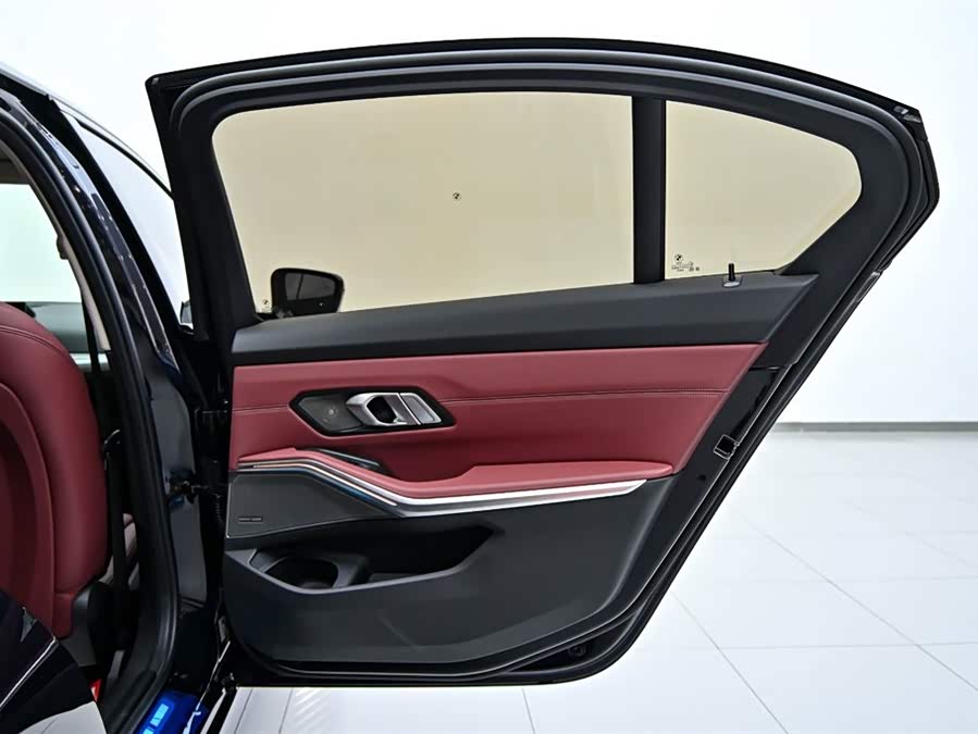 BMW 3 Series 2025 car image #20