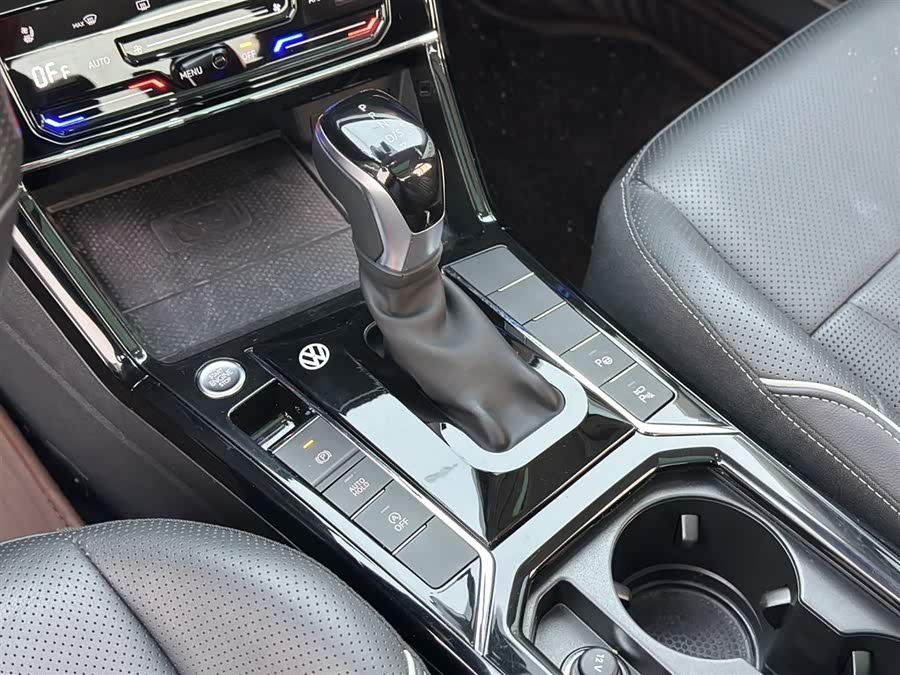 Volkswagen Passat 2023 صورة سيارة #20