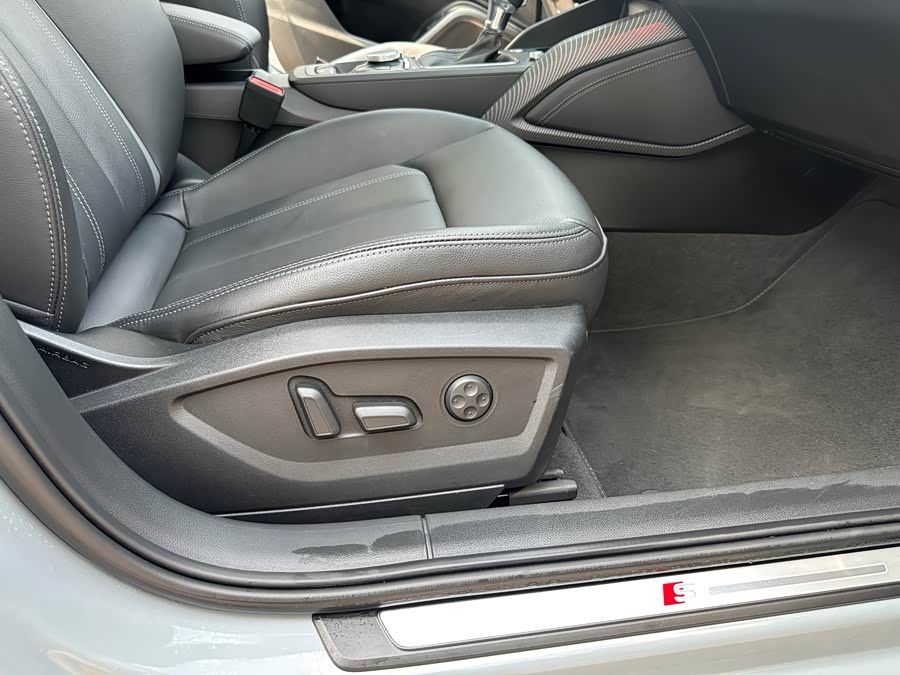 Audi Q2L 2024 car image #20