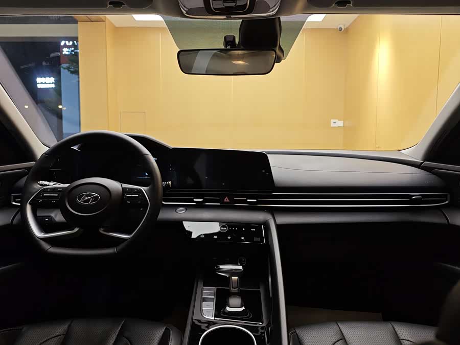 Hyundai Elantra 2023 immagine di auto #20