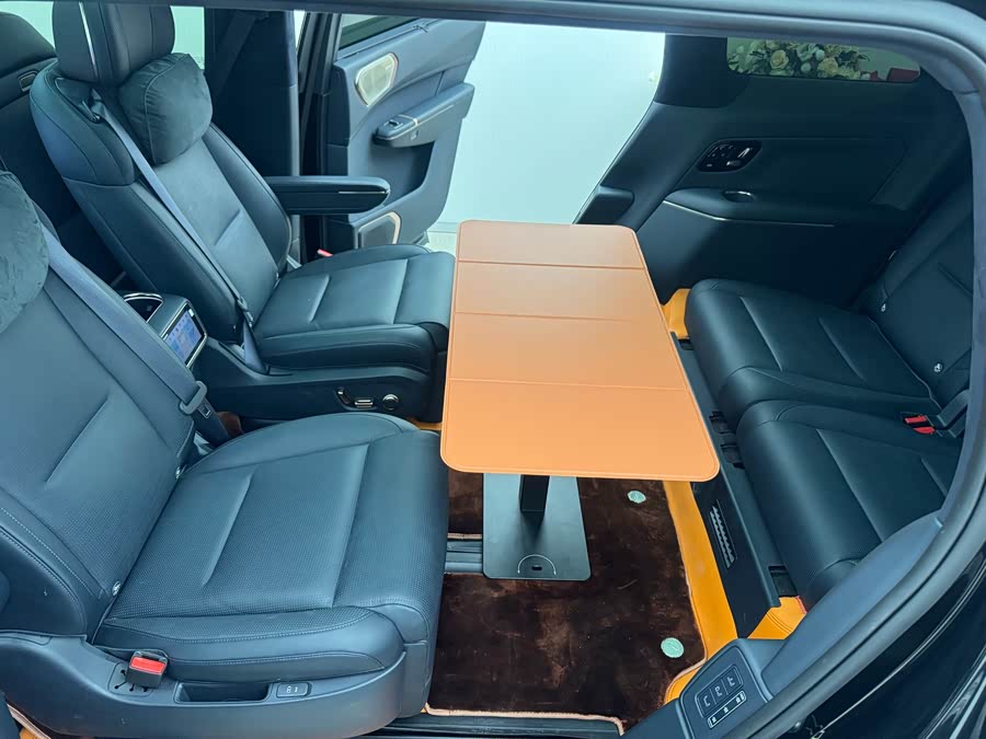 Lynk & Co 900 2025 car image #20