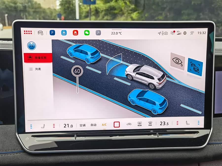 Volkswagen Tiguan L 2024 car image #20