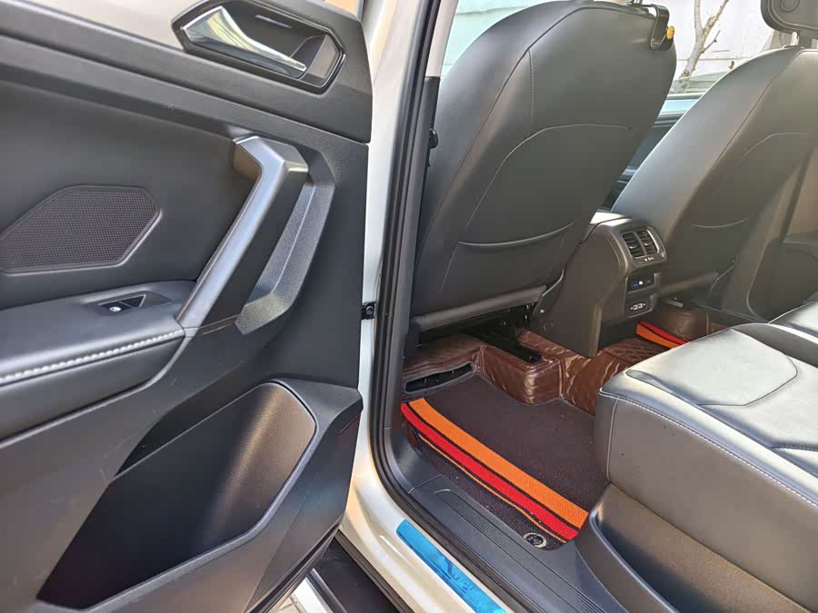 Volkswagen Tiguan L 2019 изображение автомобиля #20