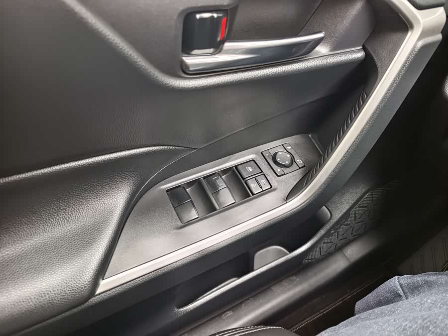 Toyota RAV4 2020 car image #20