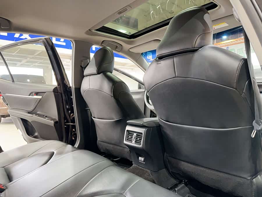 Toyota Camry 2018 immagine di auto #20