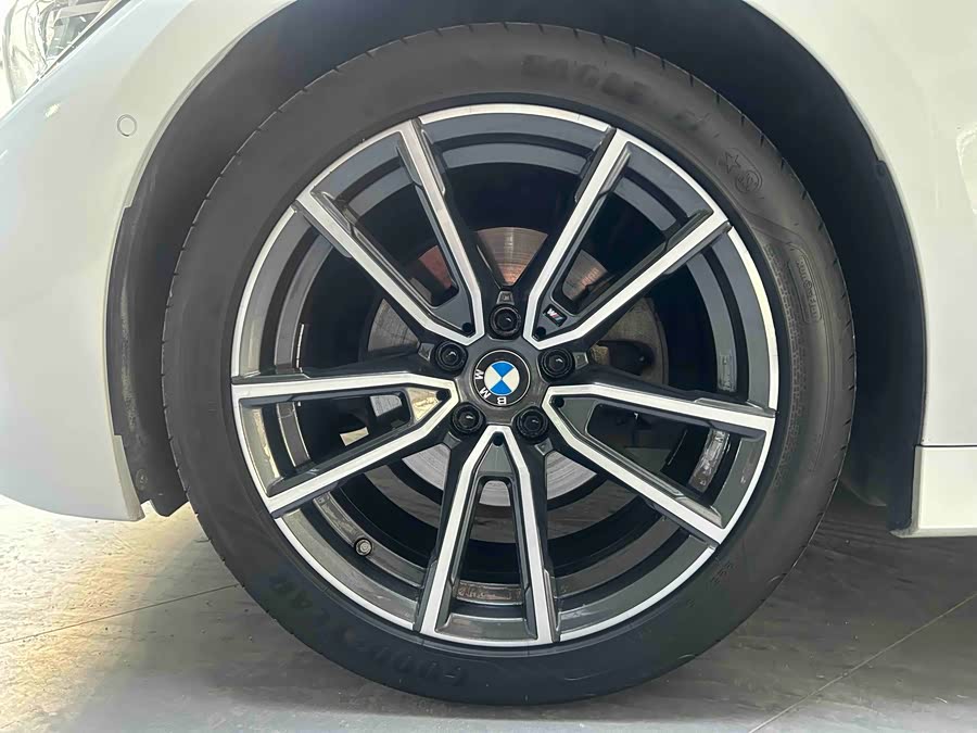 BMW 3 Series 2020 car image #20