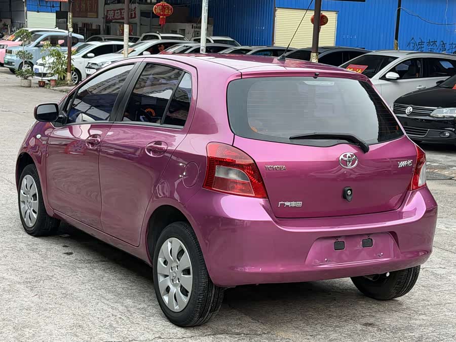 Toyota Yaris 2012 изображение автомобиля #20