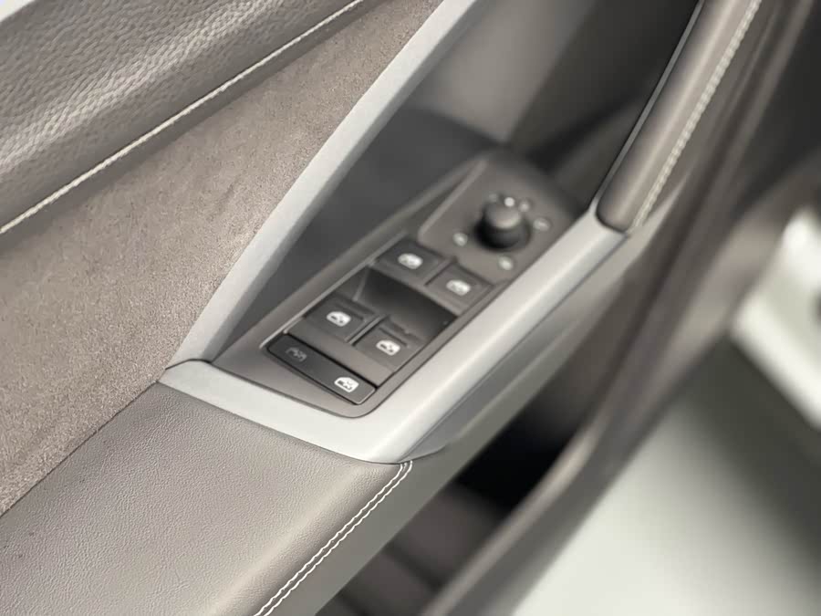 Audi Q3 2023 car image #20