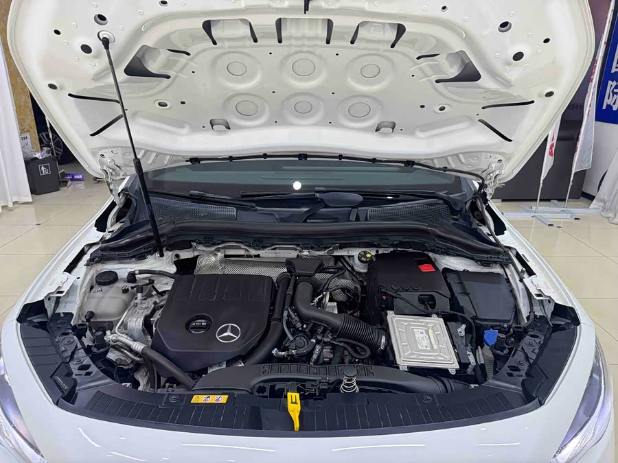 Mercedes-Benz GLA Class 2021 immagine di auto #20