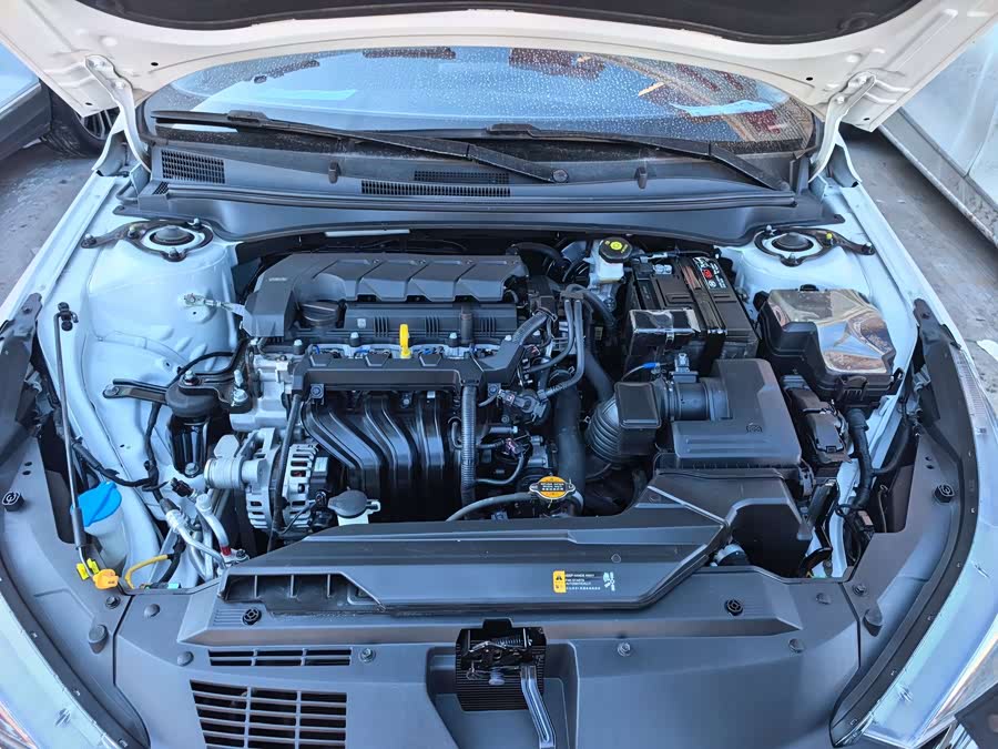 Hyundai Elantra 2021 immagine di auto #20