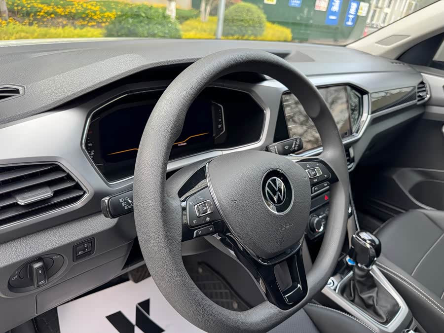 Volkswagen T-Cross 2021 #20 Volkswagen T-Cross 2021 car image #20