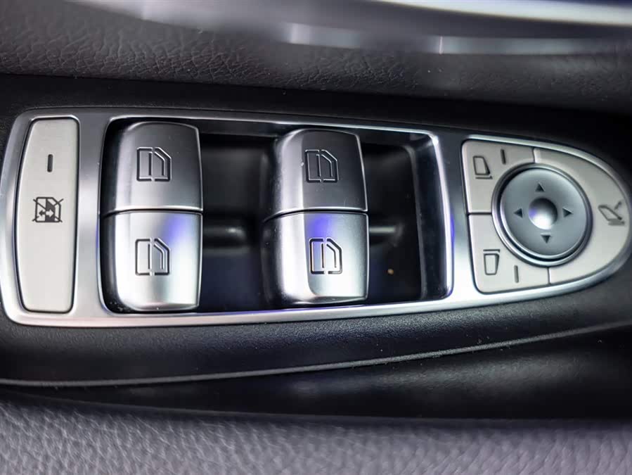 Mercedes-Benz E Class 2023 car image #20