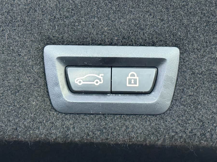 BMW 7 Series 2020 car image #20