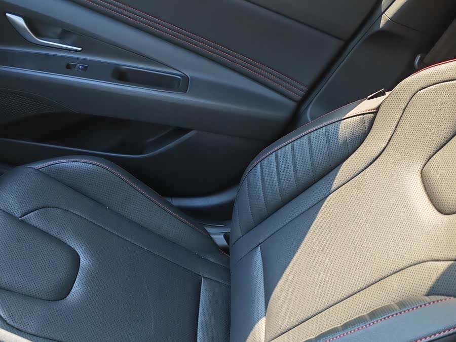 Hyundai Elantra 2023 immagine di auto #20