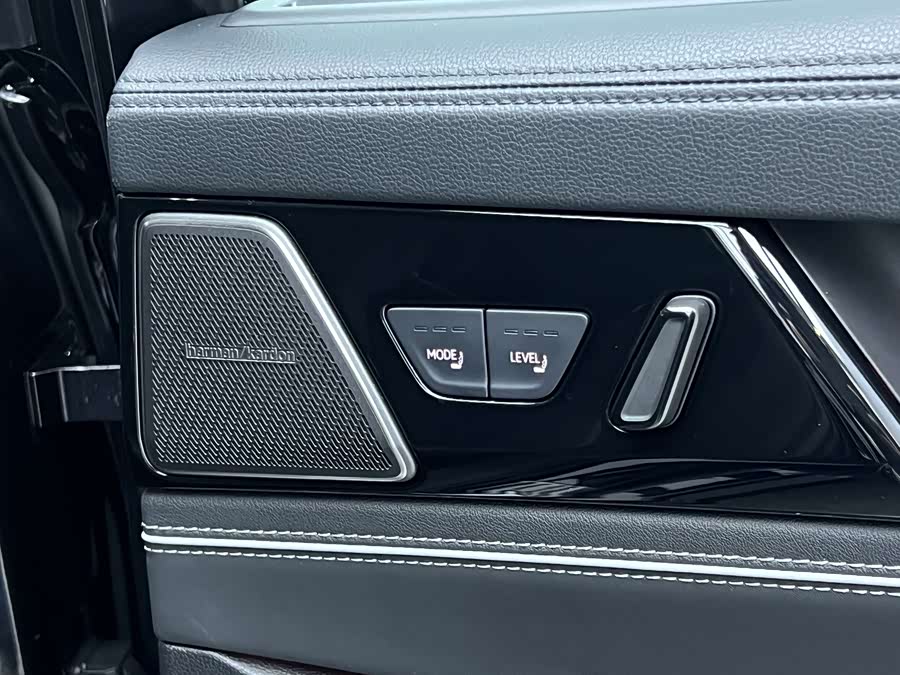 Volkswagen Passat 2025 car image #20