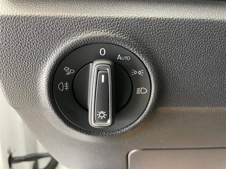 Volkswagen T-Roc 2024 car image #20