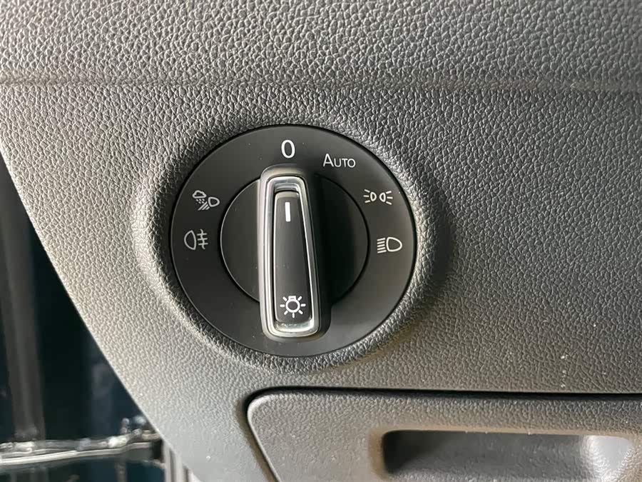 Volkswagen Tiguan L 2022 car image #20