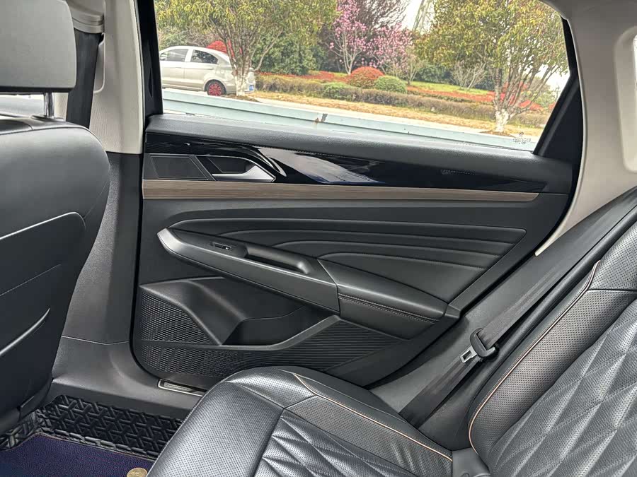 Volkswagen Passat 2021 car image #20