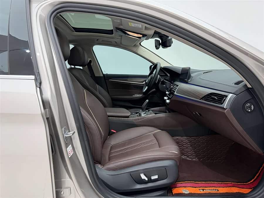 BMW 5 Series 2018 imagem de carro #20