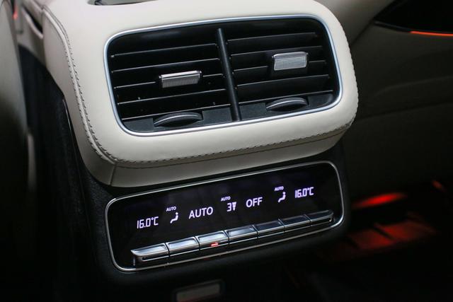 Mercedes-Benz GLS AMG 2024 car image #20