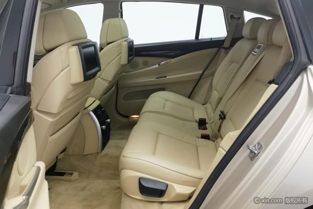 BMW 5 Series GT 2011 immagine di auto #20