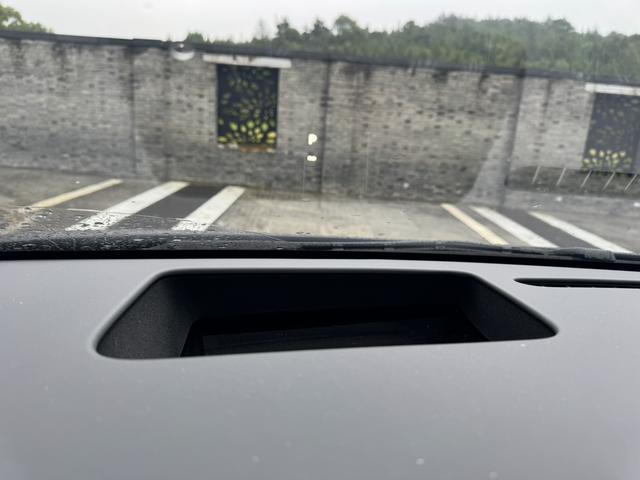 Li i8 2025 image de voiture #20