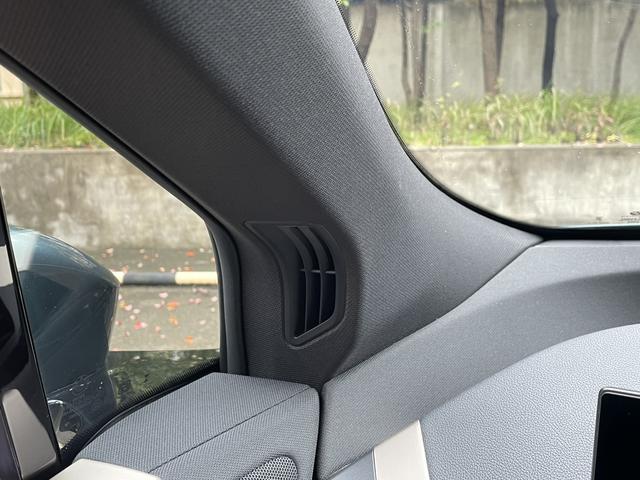 BMW iX 2023 car image #20