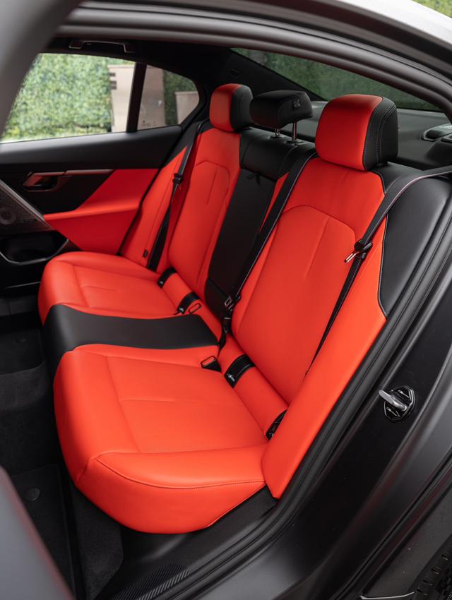 BMW M5 New Energy 2025 #20 BMW M5 New Energy 2025 car image #20