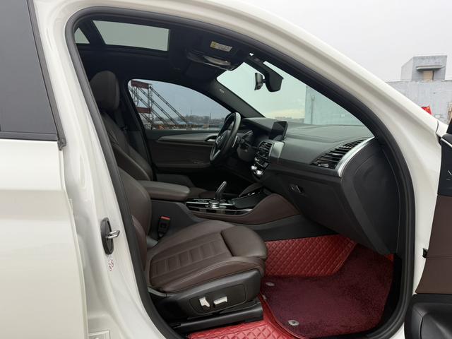 BMW X4 2021 car image #20