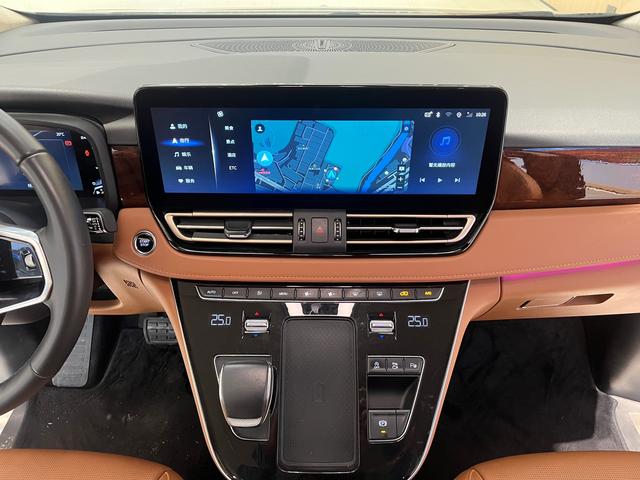 HongQi HQ9 2023 #20 HongQi HQ9 2023 car image #20