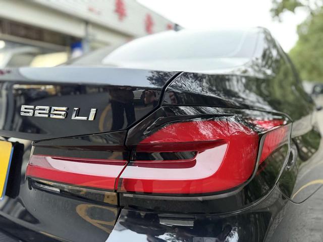 BMW X7 M60i 2022 car image #20