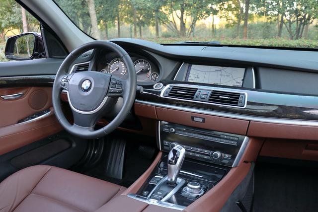 BMW 5 Series GT 2012 #20 BMW 5 Series GT 2012 صورة سيارة #20