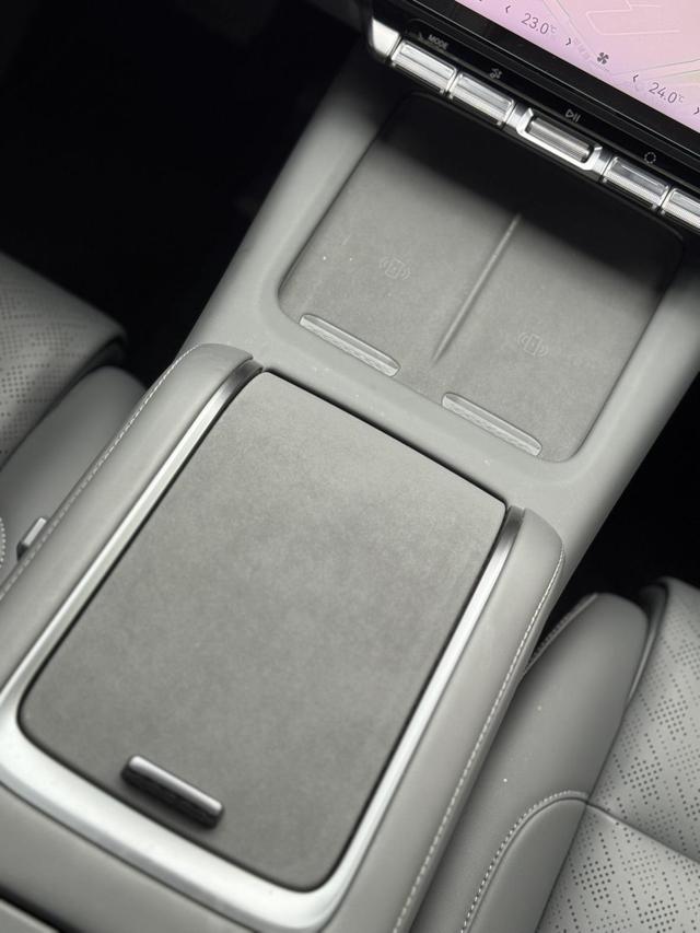 Zeekr 7X 2024 car image #20